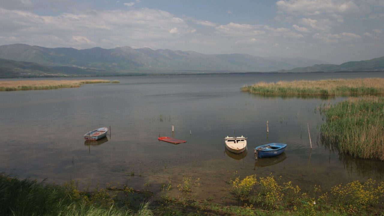 Lake with 3 small boats.